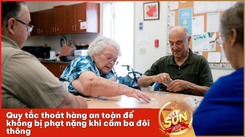 Kết hợp 3 đôi thông với các lá bài lẻ để dụ đối thủ ra quân 2.
